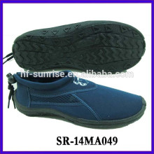 Los zapatos de caminata del agua de los zapatos de la playa del agua de los hombres de la manera caminan en los zapatos del wate